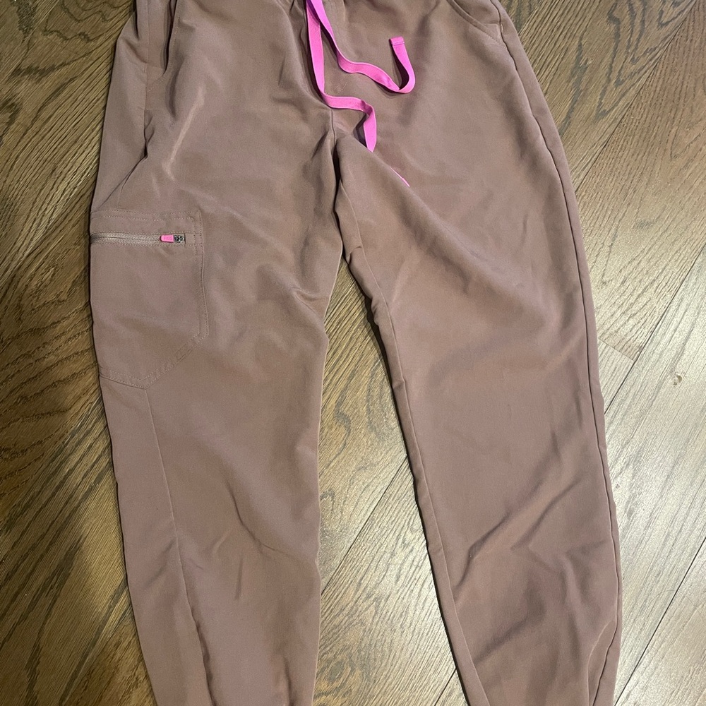 Figs smokey taupe zamora small